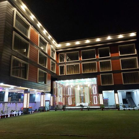 Hotel SS Grand Lucknow Buitenkant foto