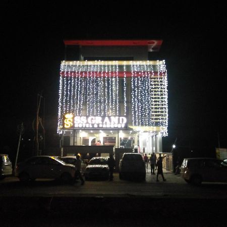 Hotel SS Grand Lucknow Buitenkant foto