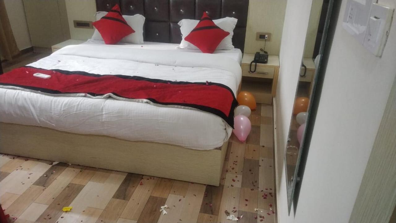 Hotel SS Grand Lucknow Buitenkant foto