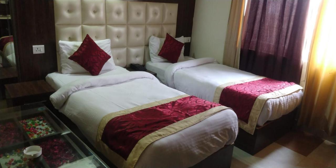 Hotel SS Grand Lucknow Buitenkant foto