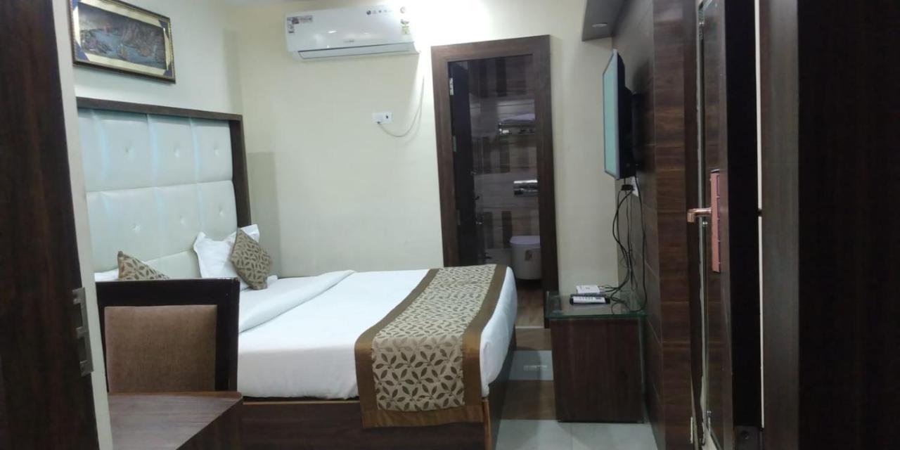 Hotel SS Grand Lucknow Buitenkant foto