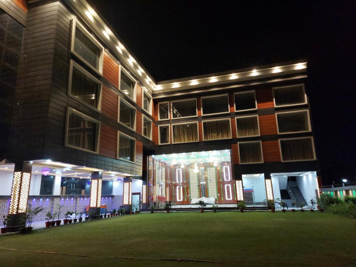 Hotel SS Grand Lucknow Buitenkant foto