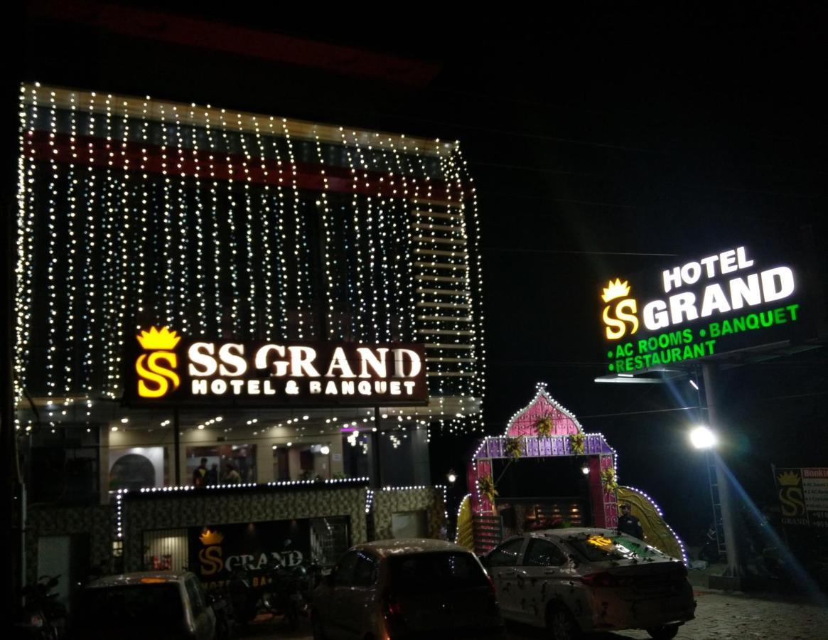 Hotel SS Grand Lucknow Buitenkant foto