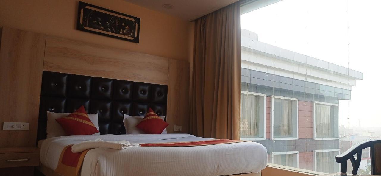Hotel SS Grand Lucknow Buitenkant foto