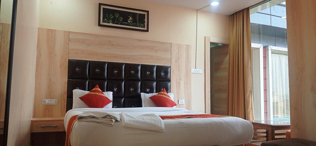 Hotel SS Grand Lucknow Buitenkant foto
