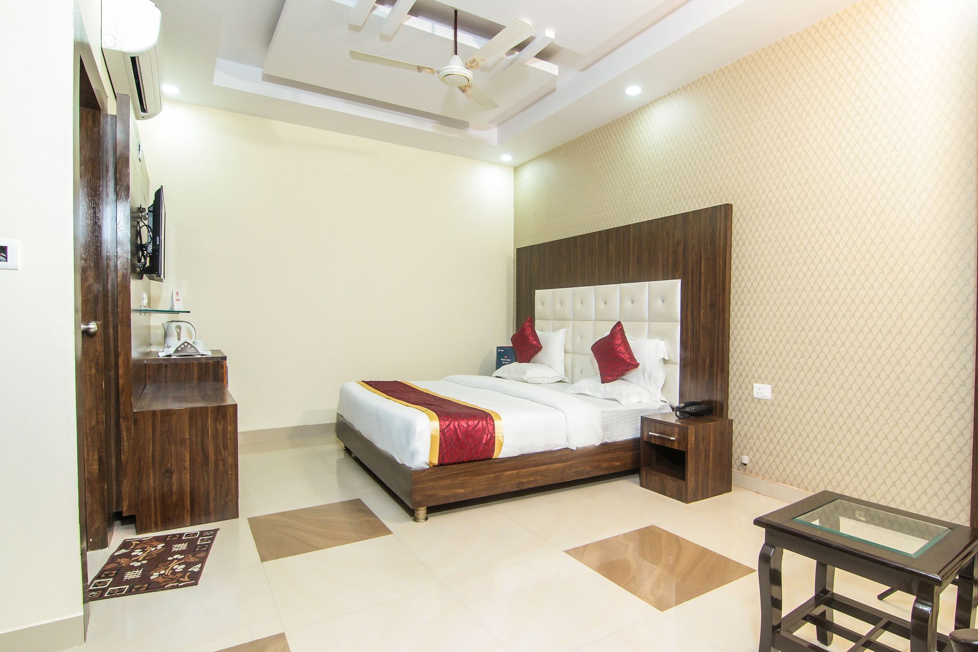 Hotel SS Grand Lucknow Buitenkant foto