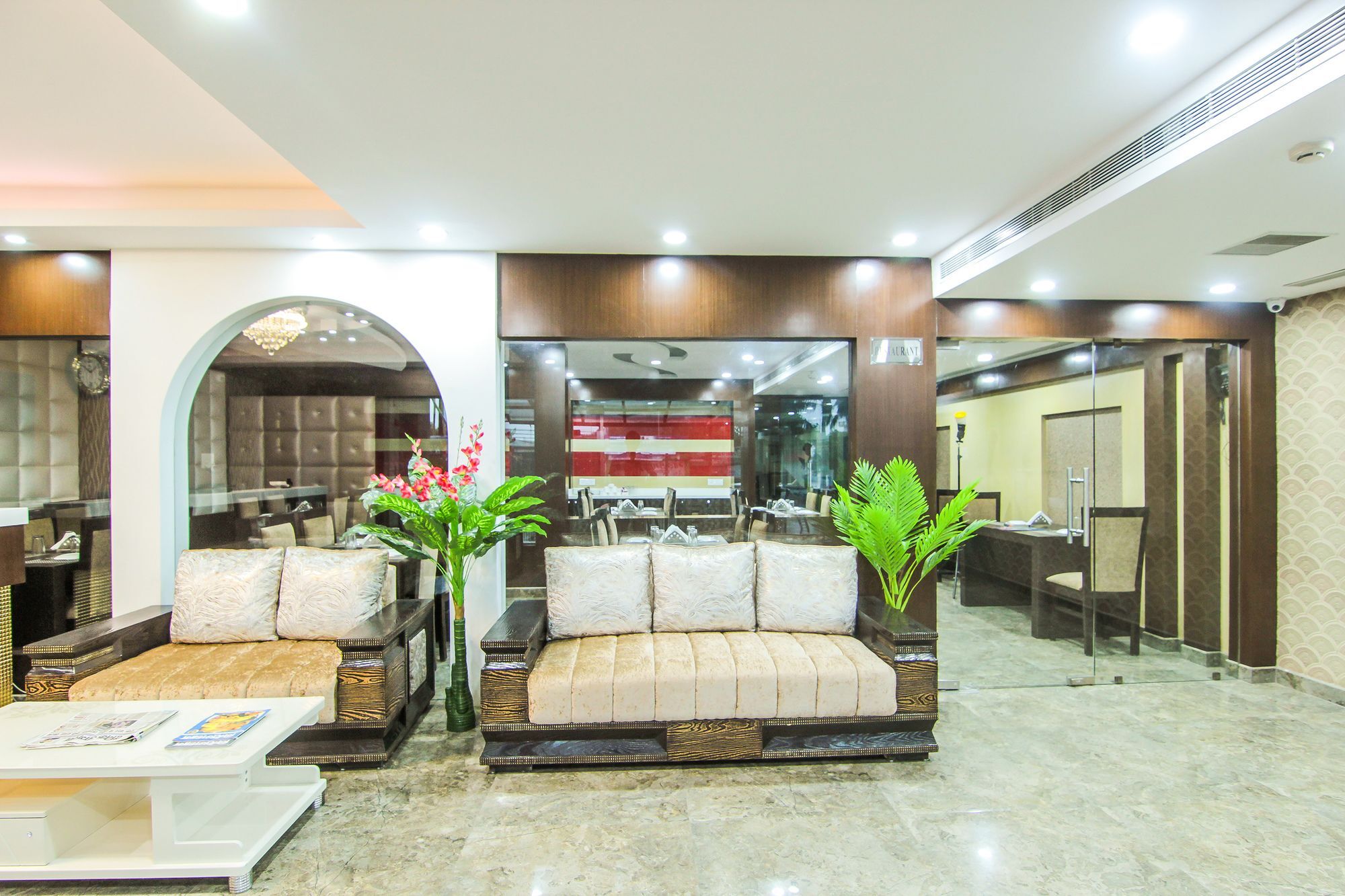 Hotel SS Grand Lucknow Buitenkant foto